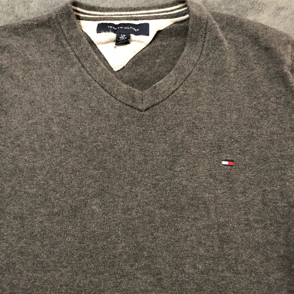 {x2 HP🥳} Men’s * Tommy Hilfiger * Gray Sweater - Picture 4 of 8